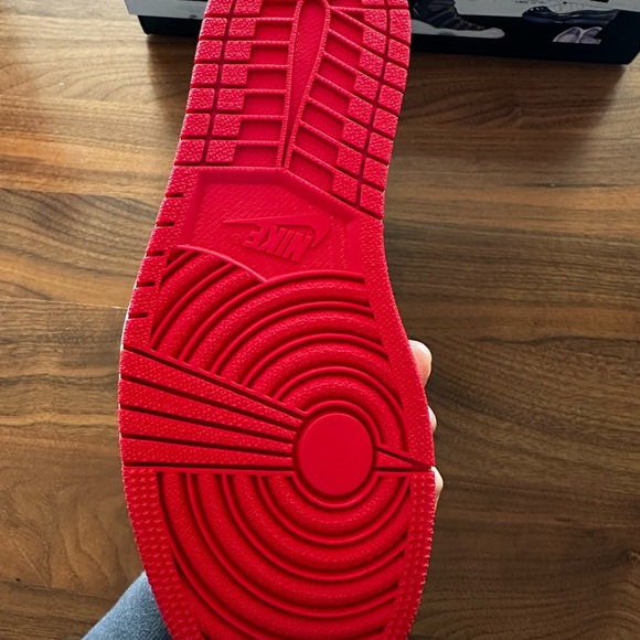 Nike Air Jordan 1 Hi FlyEase Shoes - Picture 5 of 5